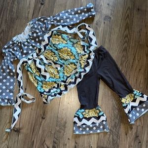 NWOT Custom Remake Gray, Turquoise, Yellow and white Peasant top w/ruffles Sz 90